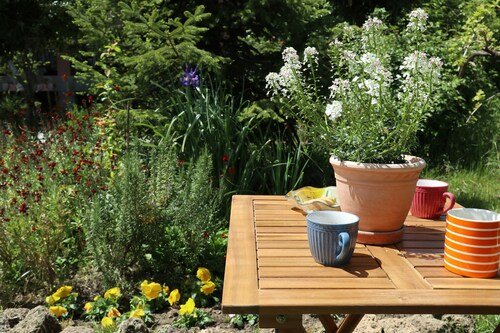 Maximising Your Outdoor Space: The Beauty of Extra Large Lightweight Pots